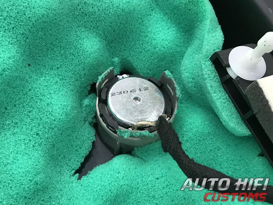 Установка акустики Alpine R2-S652 в Dodge Durango SRT III