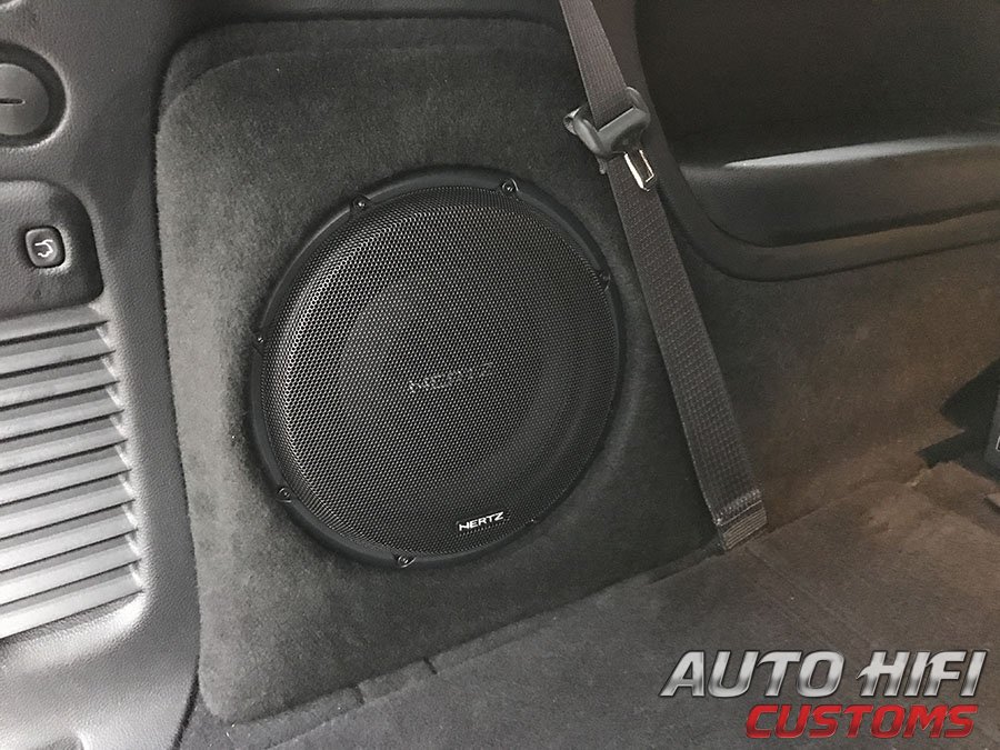 Установка сабвуфера Hertz MPS 250 S2 в Dodge Durango SRT III
