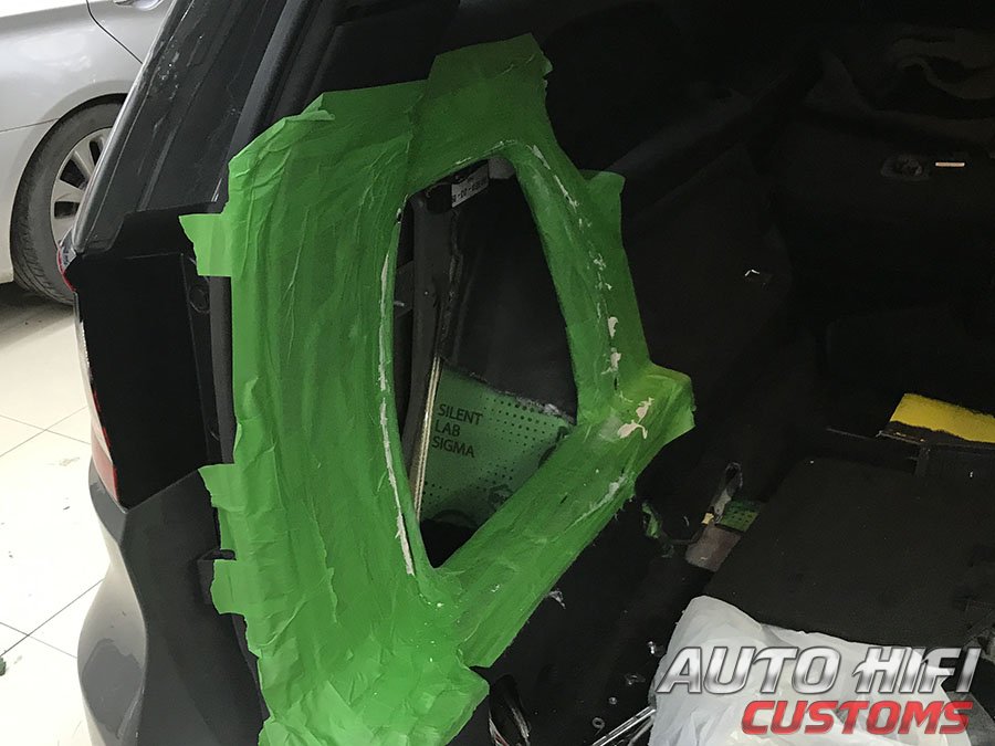 Установка сабвуфера Hertz MPS 250 S2 в Dodge Durango SRT III