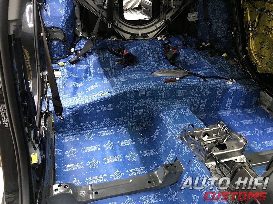 Установка шумоизоляции Comfort Mat BlockShot в Toyota Camry V70