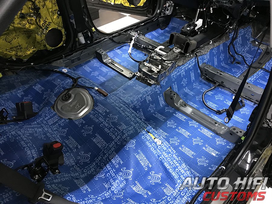 Установка шумоизоляции Comfort Mat BlockShot в Toyota Camry V70