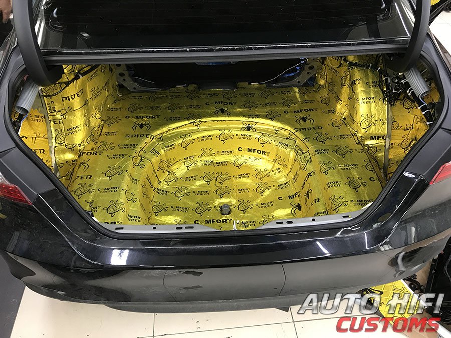 Установка шумоизоляции Comfort Mat Integra в Toyota