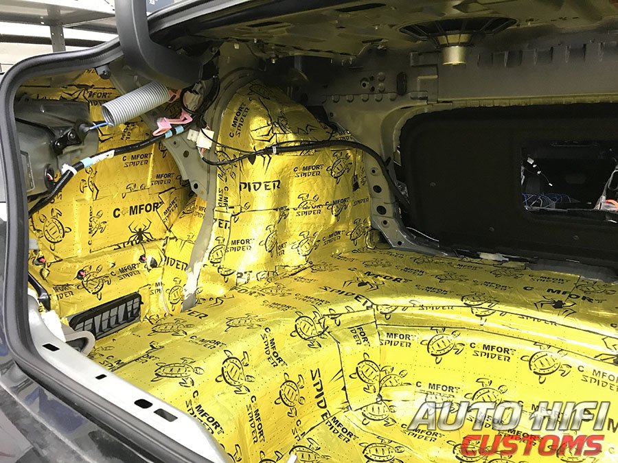 Установка шумоизоляции Comfort Mat Integra в Toyota