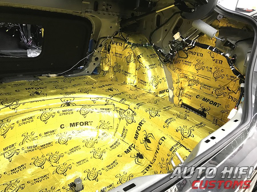 Установка шумоизоляции Comfort Mat Integra в Toyota