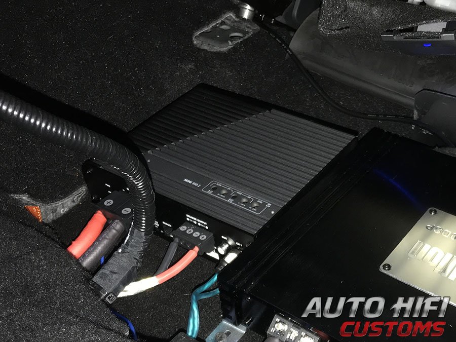 Установка усилителя Eton Mini 300.2 в Toyota Camry V70