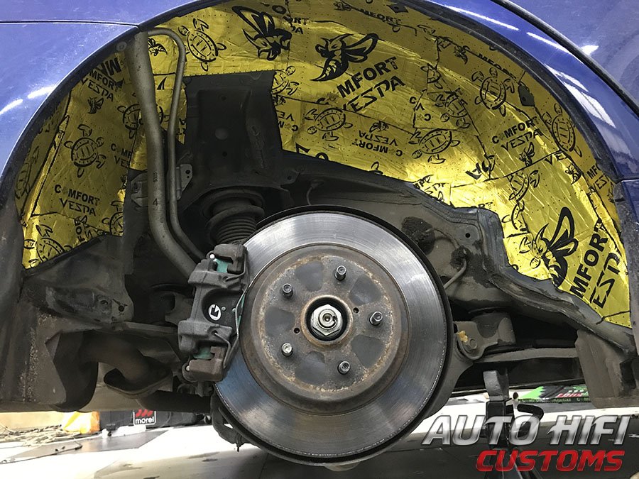 Установка шумоизоляции Comfort Mat Locker в Subaru