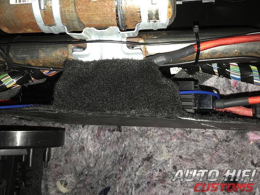 Установка усилителя Hellion HAM 800.2D в Ford Focus 3