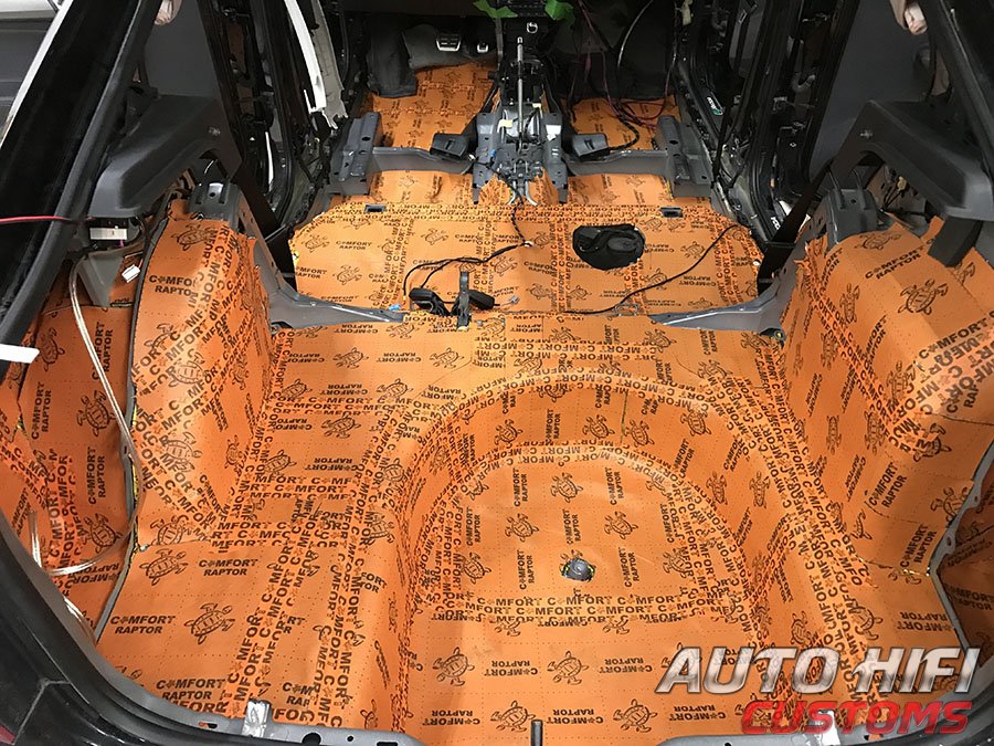 Установка шумоизоляции Comfort Mat Raptor в Skoda Rapid