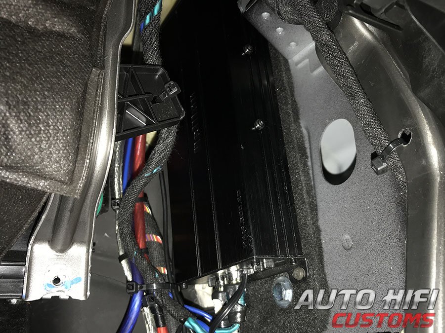 Установка усилителя Hellion HAM 800.2D в Skoda Rapid