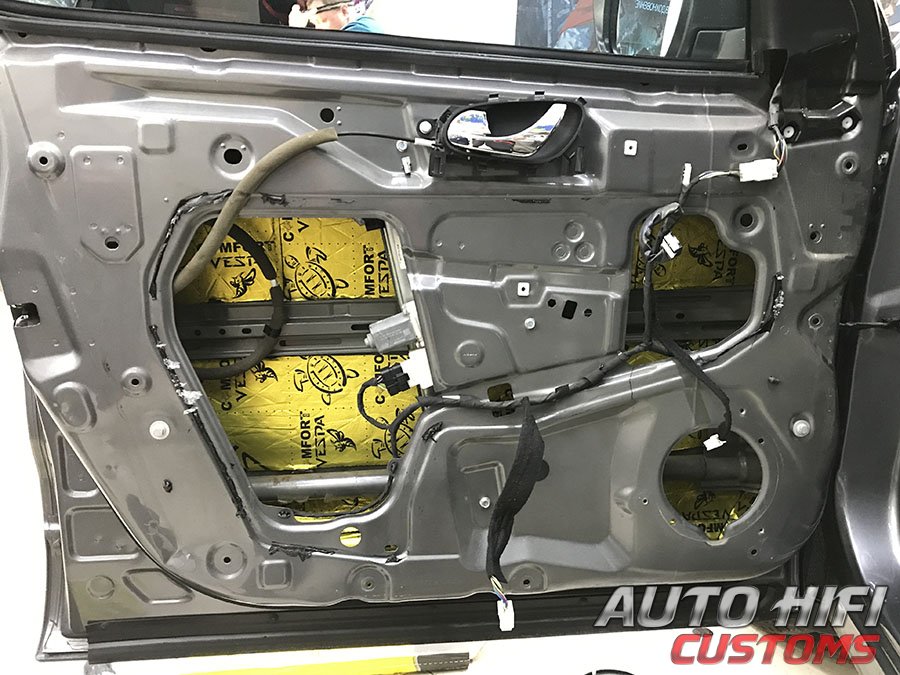 Установка шумоизоляции Comfort Mat Vespa в Nissan Qashqai (J11)