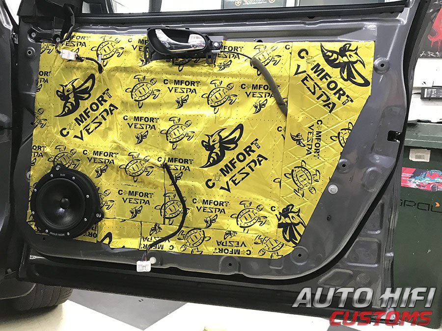 Установка шумоизоляции Comfort Mat Vespa в Nissan Qashqai (J11)