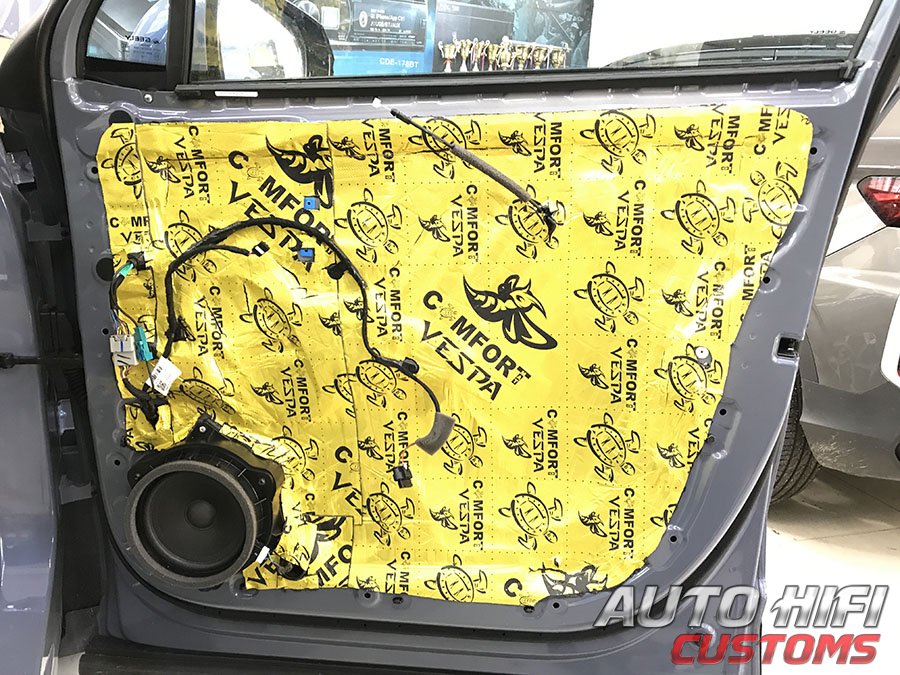 Установка шумоизоляции Comfort Mat Vespa в Geely
