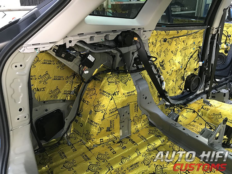 Установка шумоизоляции Comfort Mat Raptor в Geely