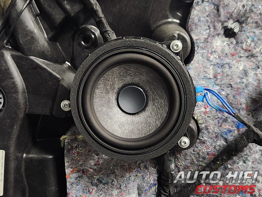 Установка акустики Eton UG BMW 10 W U в BMW X5 (G05)