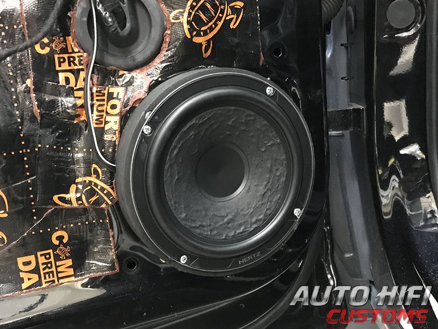 Установка акустики Hertz CK 165 L в Skoda Kodiaq