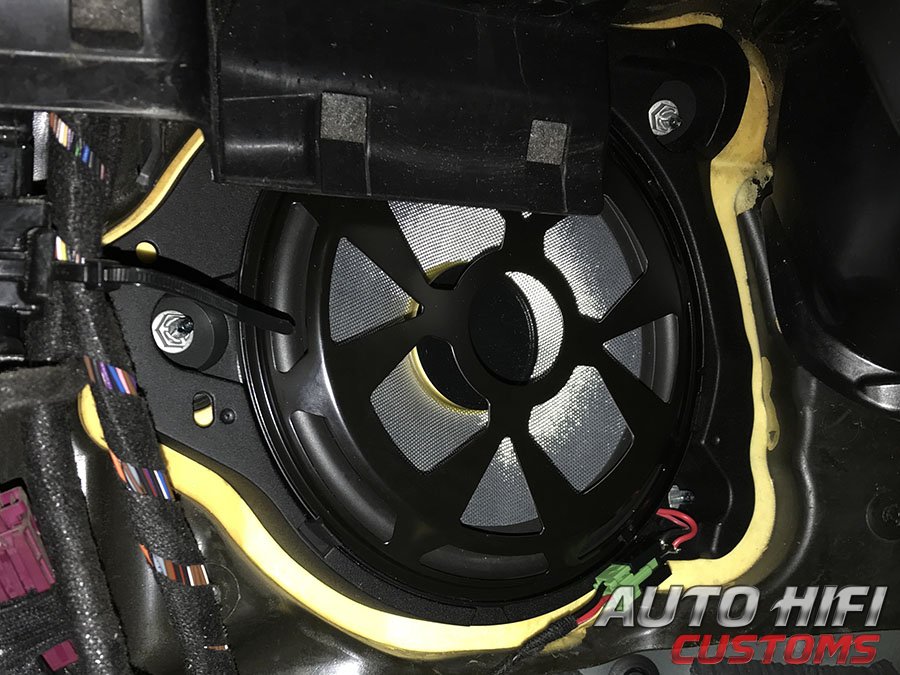 Установка акустики AMP SWG-200MB в Mercedes E class (W213)