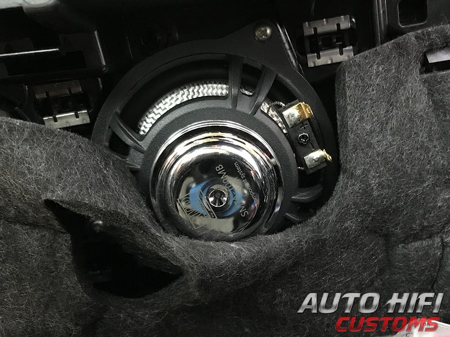 Установка акустики AMP SMTA-100MB в Mercedes E class (W213)
