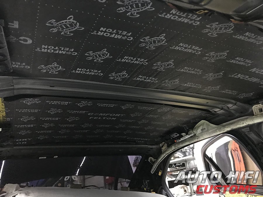 Установка шумоизоляции Comfort Mat Vespa в Mercedes E class (W212)