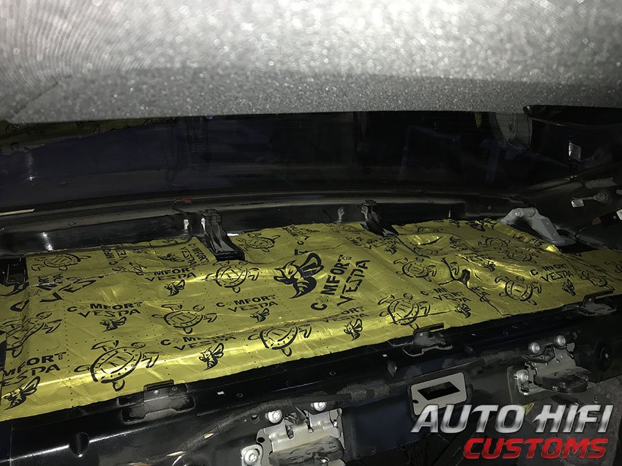 Установка шумоизоляции Comfort Mat Vespa в Mercedes E class (W212)