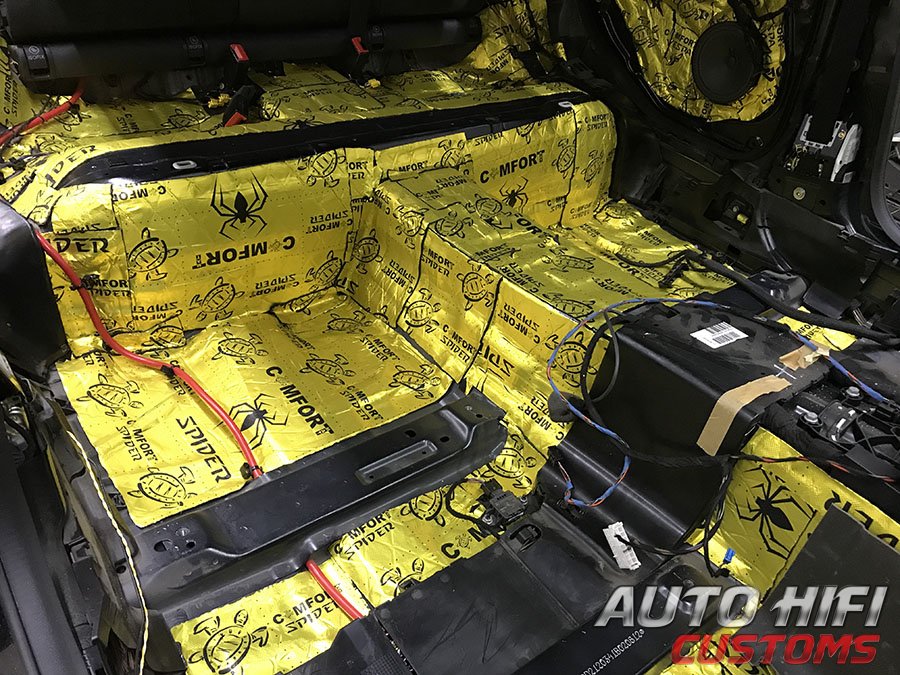 Установка шумоизоляции Comfort Mat Spider в Mercedes E class (W212)