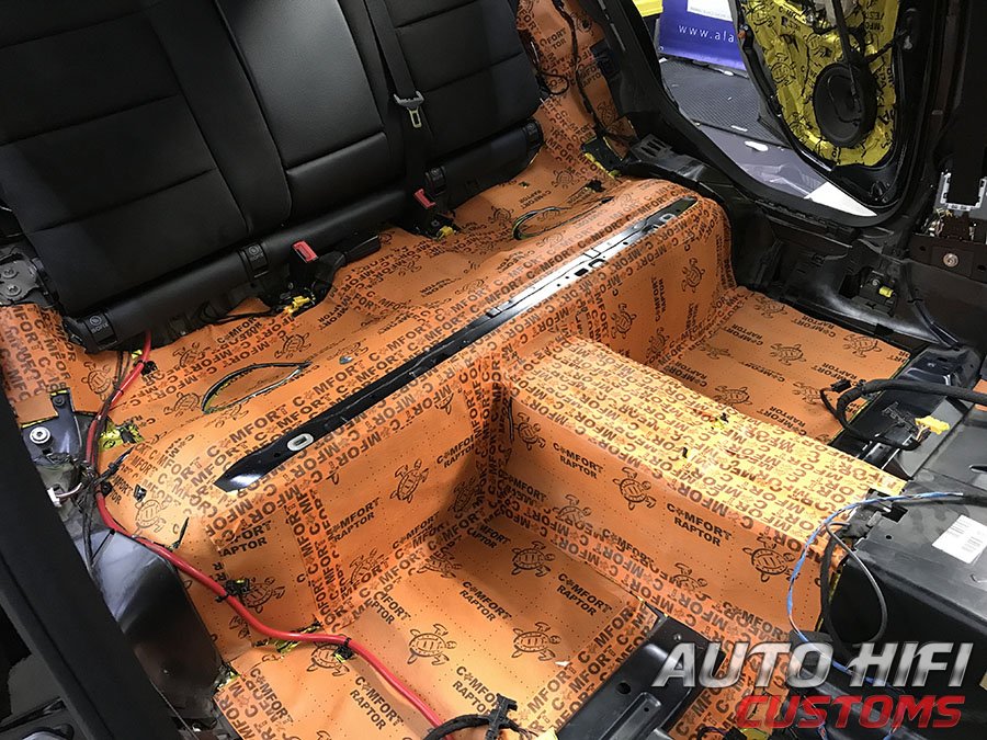 Установка шумоизоляции Comfort Mat Spider в Mercedes
