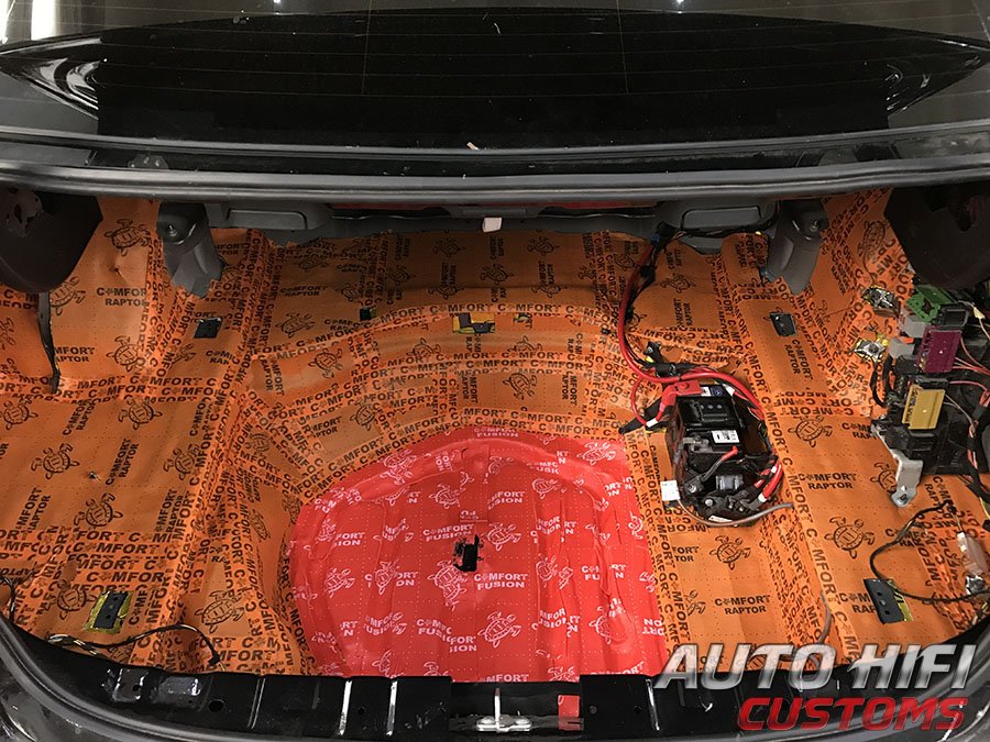 Установка шумоизоляции Comfort Mat Raptor в Mercedes E class (W212)