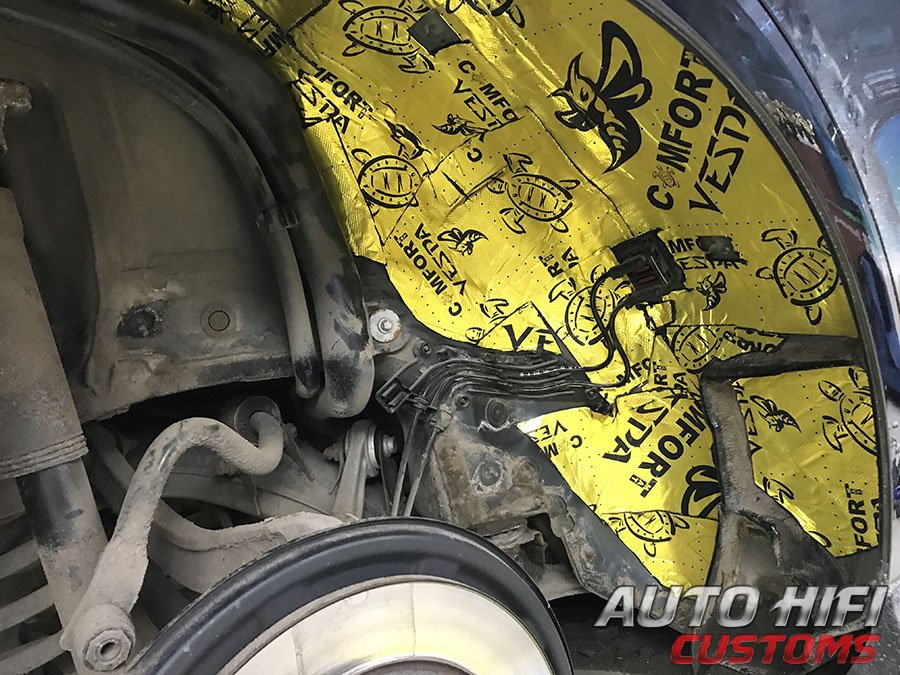 Установка шумоизоляции Comfort Mat Locker в Mercedes