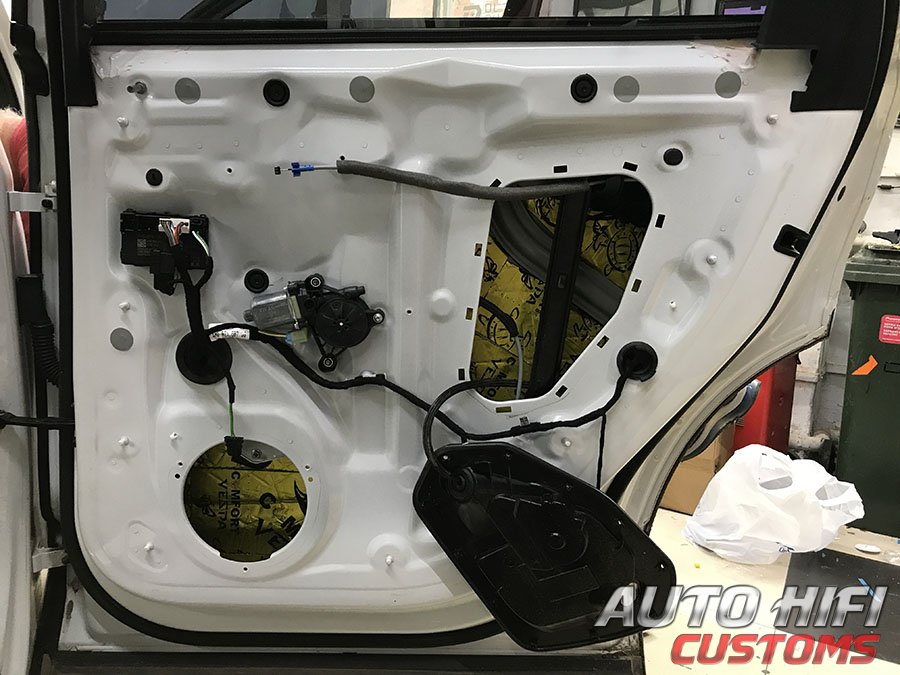 Установка шумоизоляции Comfort Mat Vespa в Audi Q7 II (4M)