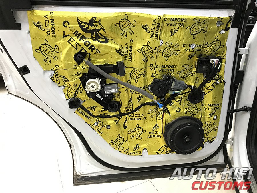 Установка шумоизоляции Comfort Mat Vespa в Audi Q7 II (4M)