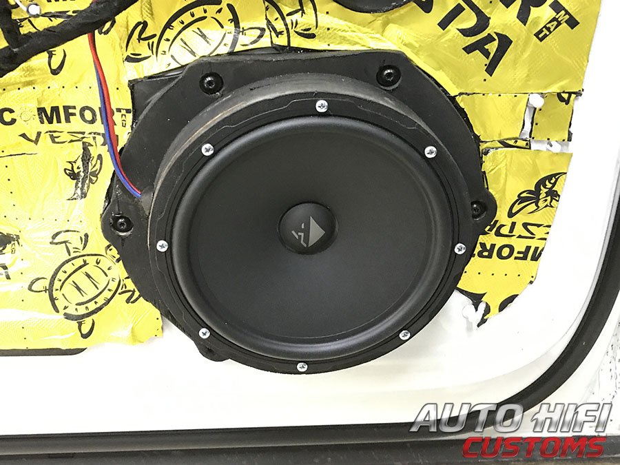 Установка акустики Helix Ci3 W200FM-S2 в Audi Q7 II (4M)