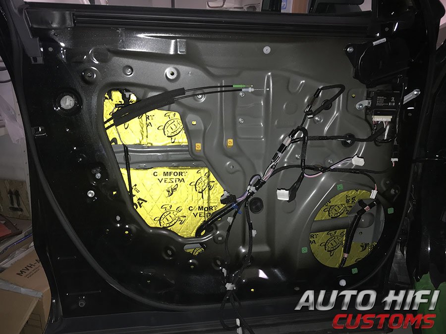 Установка шумоизоляции Comfort Mat Vespa в Toyota Highlander IV U70