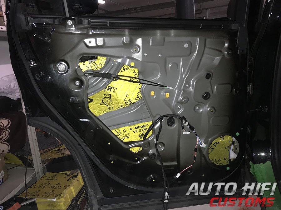 Установка шумоизоляции Comfort Mat Vespa в Toyota Highlander IV U70