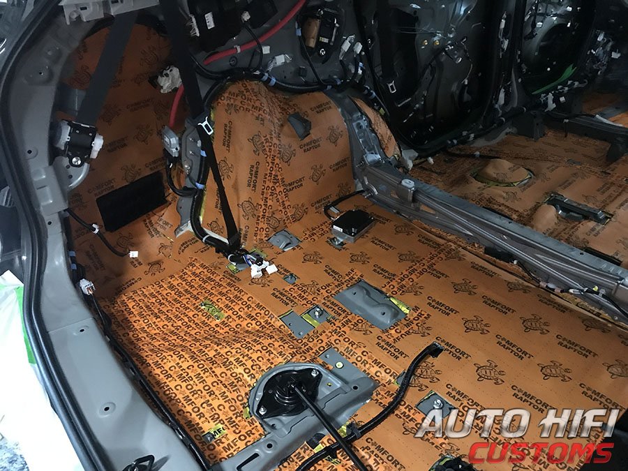 Установка шумоизоляции Comfort Mat Raptor в Toyota Highlander IV U70