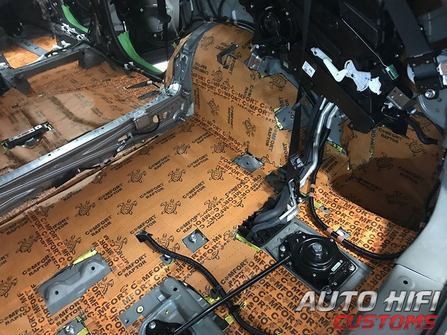 Установка шумоизоляции Comfort Mat Raptor в Toyota Highlander IV U70