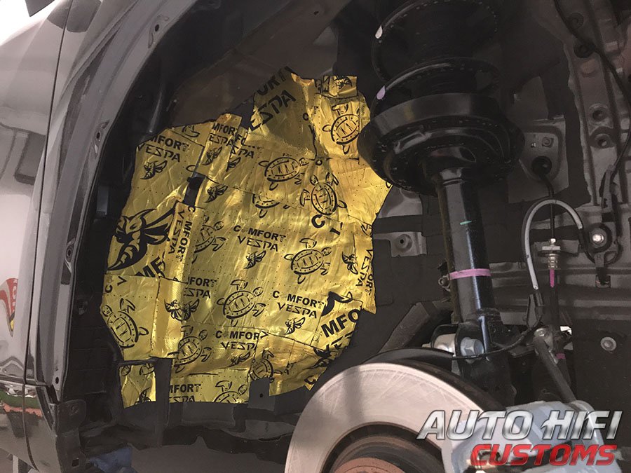 Установка шумоизоляции Comfort Mat Locker в Toyota