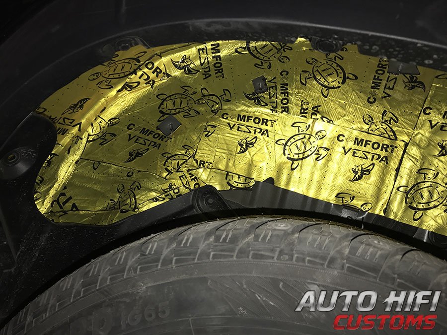Установка шумоизоляции Comfort Mat Locker в Toyota