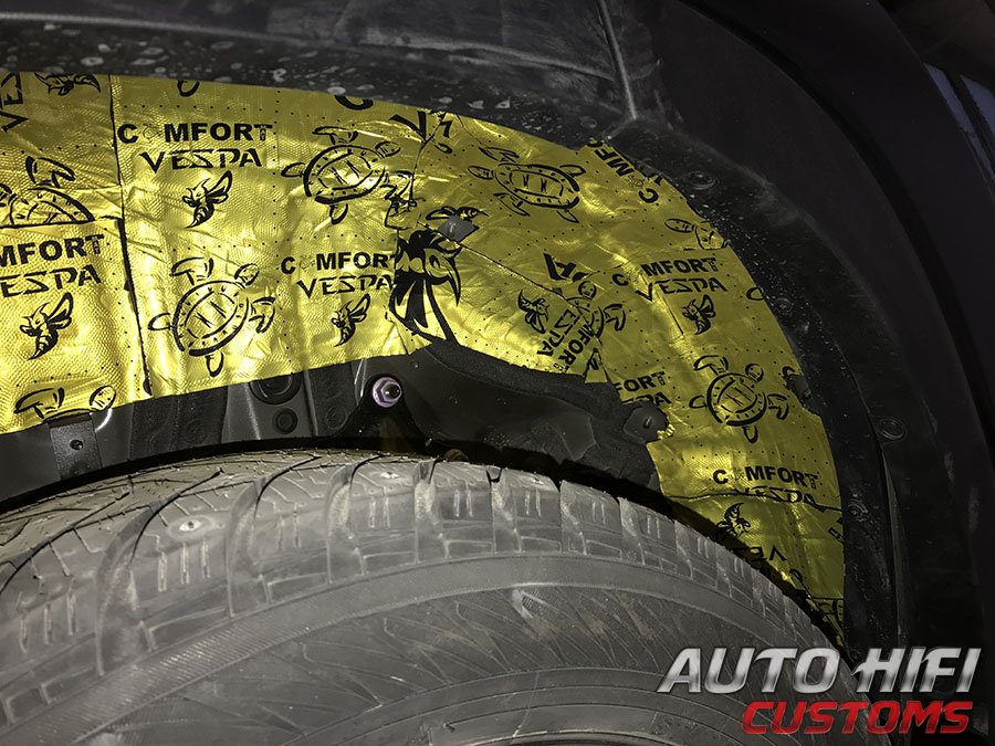 Установка шумоизоляции Comfort Mat Locker в Toyota