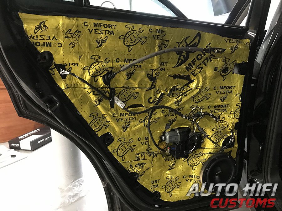 Установка шумоизоляции Comfort Mat Vespa в Volkswagen Tiguan II