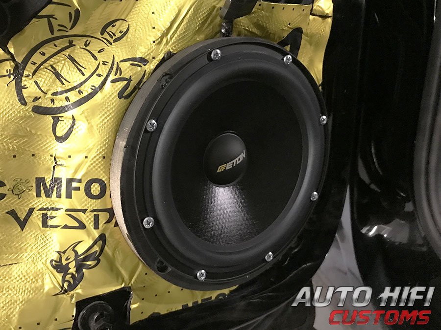 Установка акустики Eton POW 200.2 Compression в Volkswagen Tiguan II