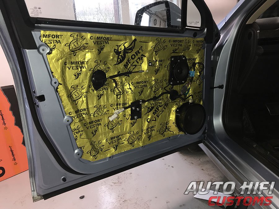 Установка шумоизоляции Comfort Mat Vespa в Seres Aito M5