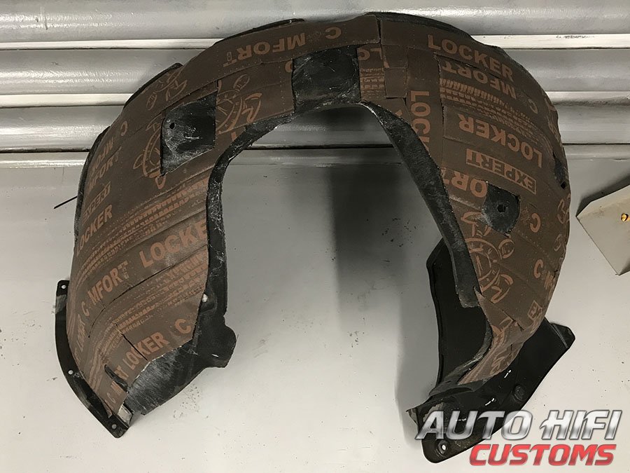 Установка шумоизоляции Comfort Mat Locker в Seres Aito M5