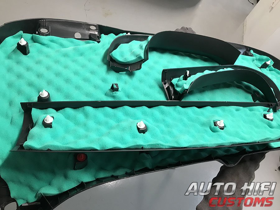 Установка шумоизоляции Comfort Mat Soft Wave Expert в Toyota RAV4.5