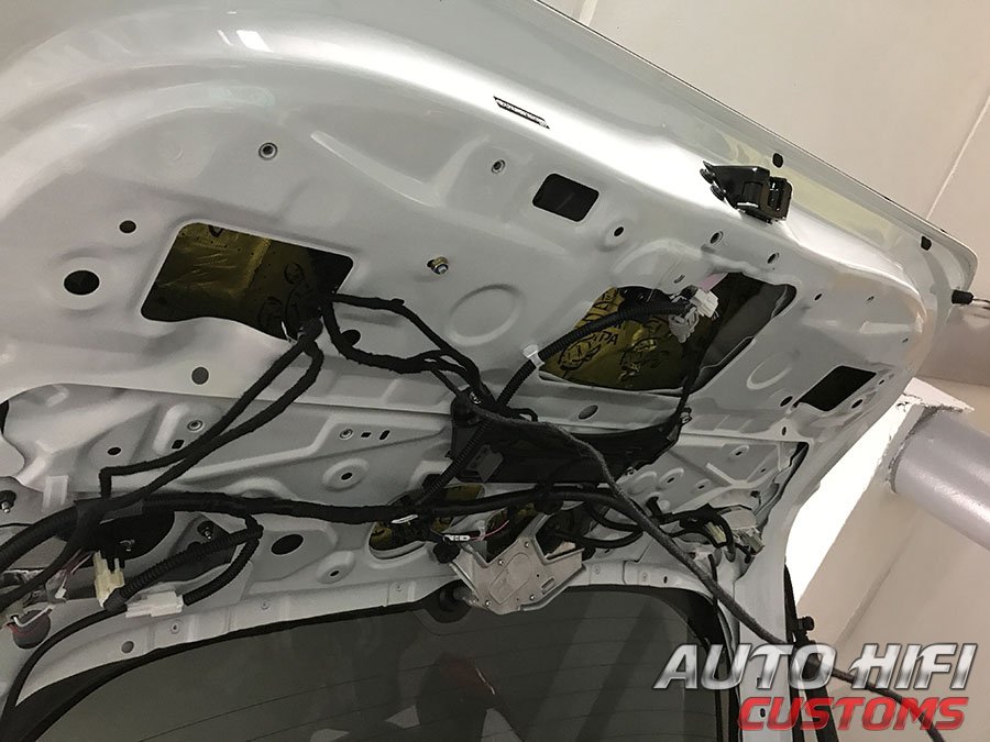 Установка шумоизоляции Comfort Mat Soft Wave Expert в Toyota RAV4.5