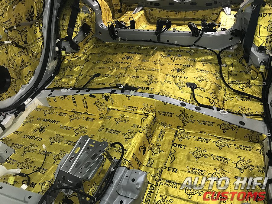 Установка шумоизоляции Comfort Mat Spider в Toyota RAV4.5