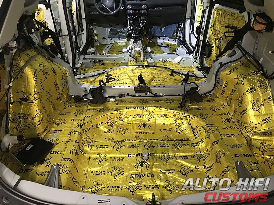 Установка шумоизоляции Comfort Mat Spider в Toyota RAV4.5