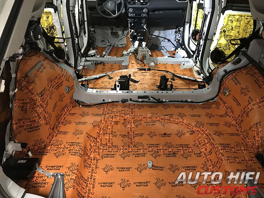 Установка шумоизоляции Comfort Mat Spider в Toyota