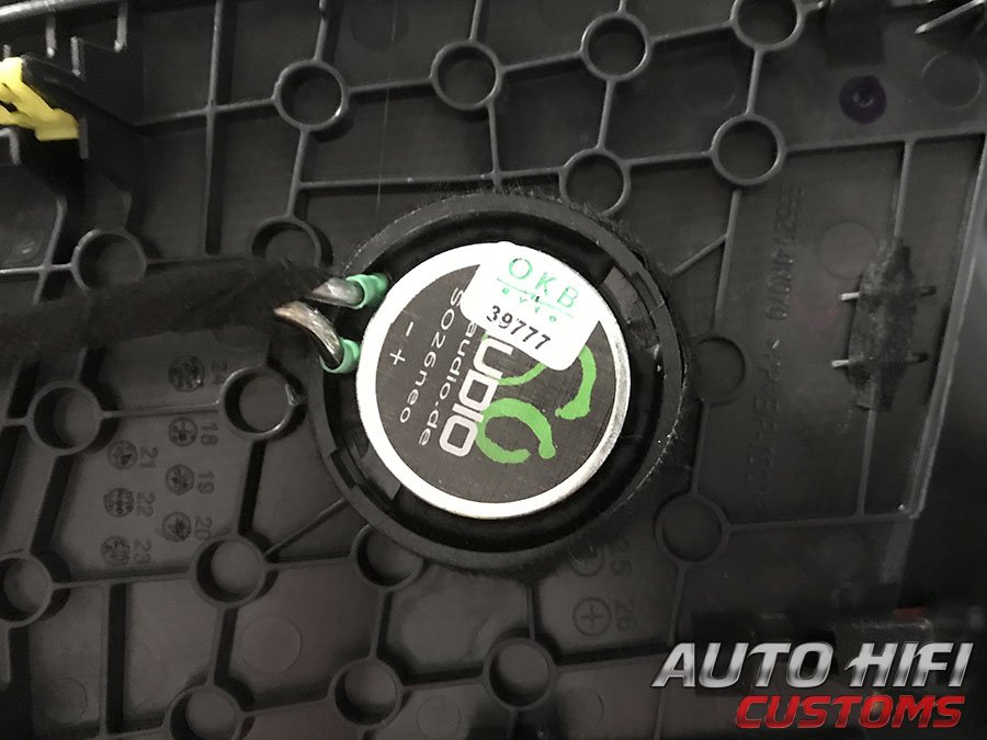 Установка акустики SOaudio SO26neo в Toyota RAV4.5