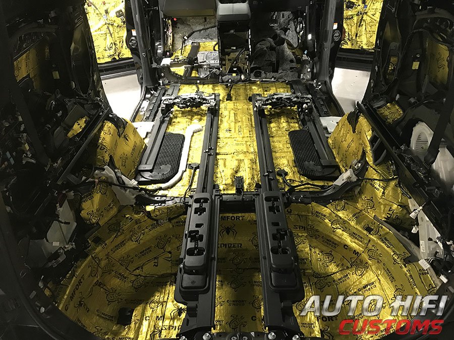 Установка шумоизоляции Comfort Mat Spider в Toyota Alphard IV