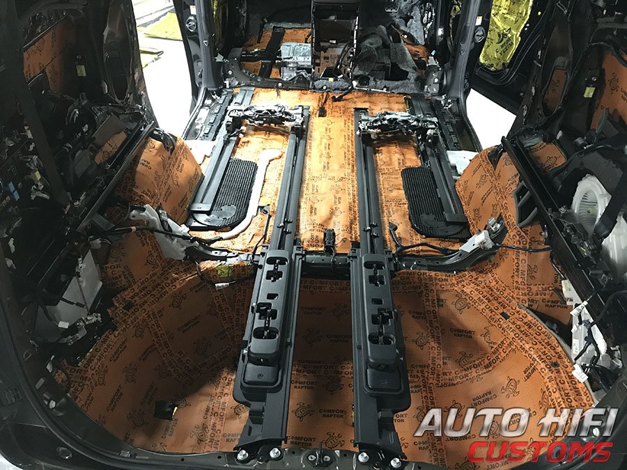 Установка шумоизоляции Comfort Mat Spider в Toyota