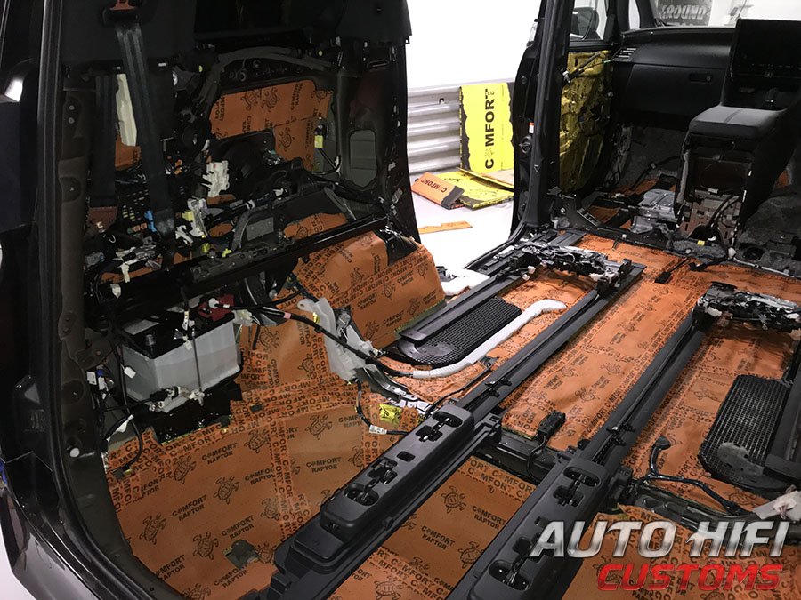 Установка шумоизоляции Comfort Mat Spider в Toyota